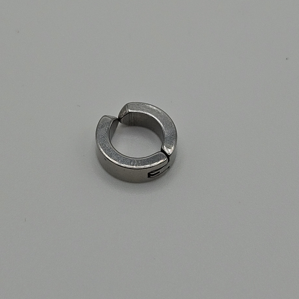 silver tone hinged ear cuff - Picture 1 of 3